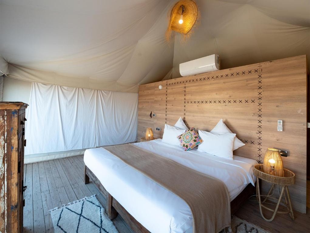 Inara Camp Agafay — vue panoramique du camp de luxe